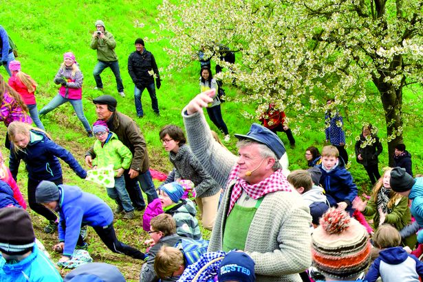 Egg pushing in Bautzen with "Eierjockel"